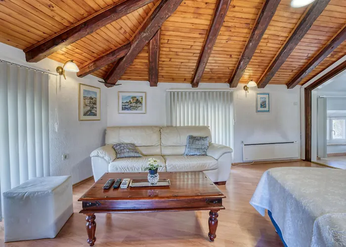 Floreano By Interhome Опатия