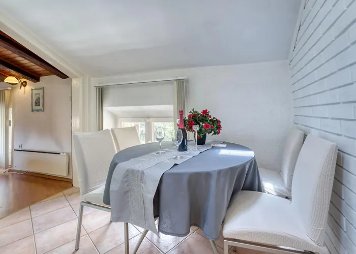 Floreano By Interhome אופטיה